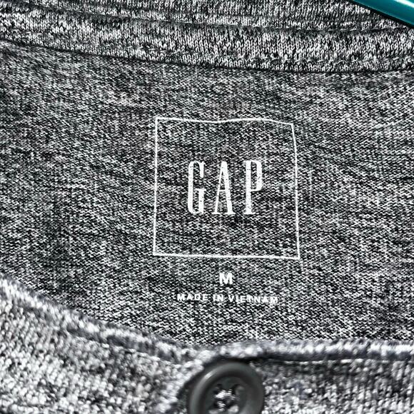 GAP Men’s Heather Gray Long Sleeve Henley Shirt Size M Cotton Blend Textured - Picture 6 of 7
